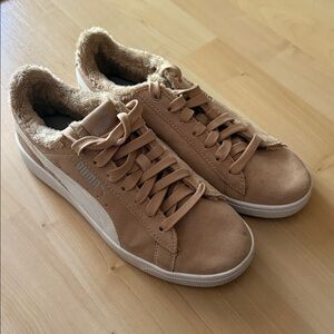 PUMA | Women's Vikky V2 - Faux Fur Lined Sneakers size 8.5